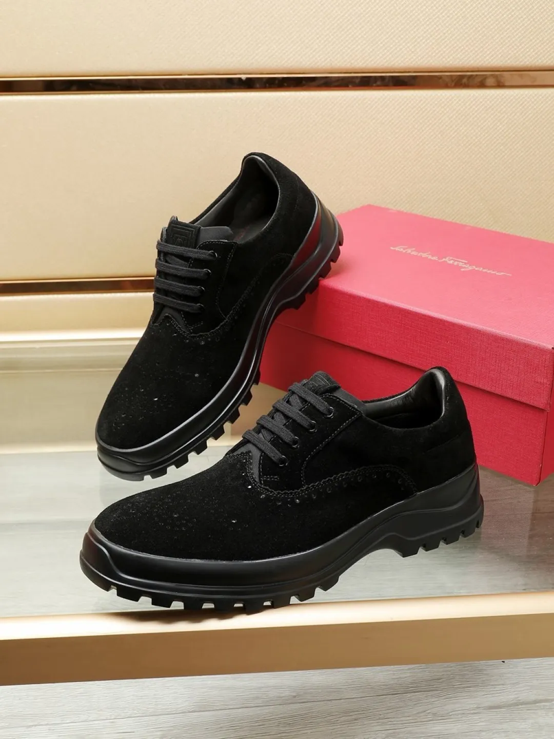Factory P680💰🔥《Ferragamo》👏Latest•High-end top brand luxury~purchasing agent, top~quality. New fashionable business men's shoes 🔜The uppers are made of original first-layer open-edge beaded cowhide➕cowhide·lining, with fine workmanship. The original stylish and soft combination wear-resistant and non-slip outsole is light and comfortable on the feet. The real thing looks better in real photos. Number of yards: 38--44 (45 and 46 can be customized)